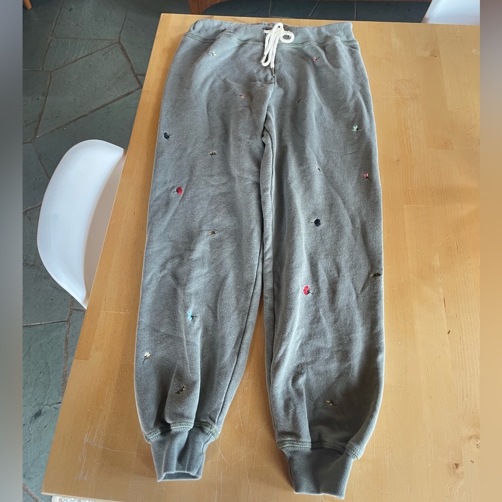 The Great. Cropped Floral Embroidered Sweatpants, Olive Green